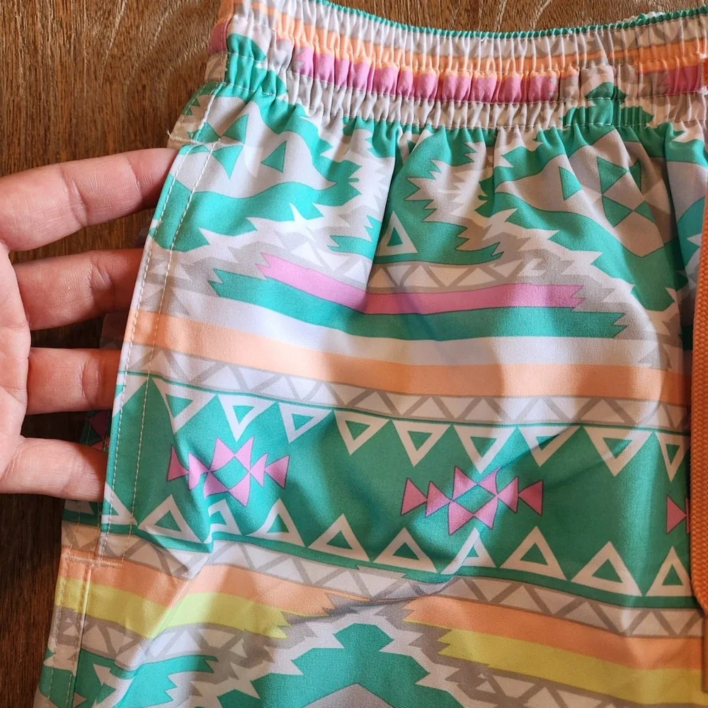 NWOT CHUBBIES Men’s‎ Size Small 5’5”Aztec Tribal Pastel Print Swim Shorts